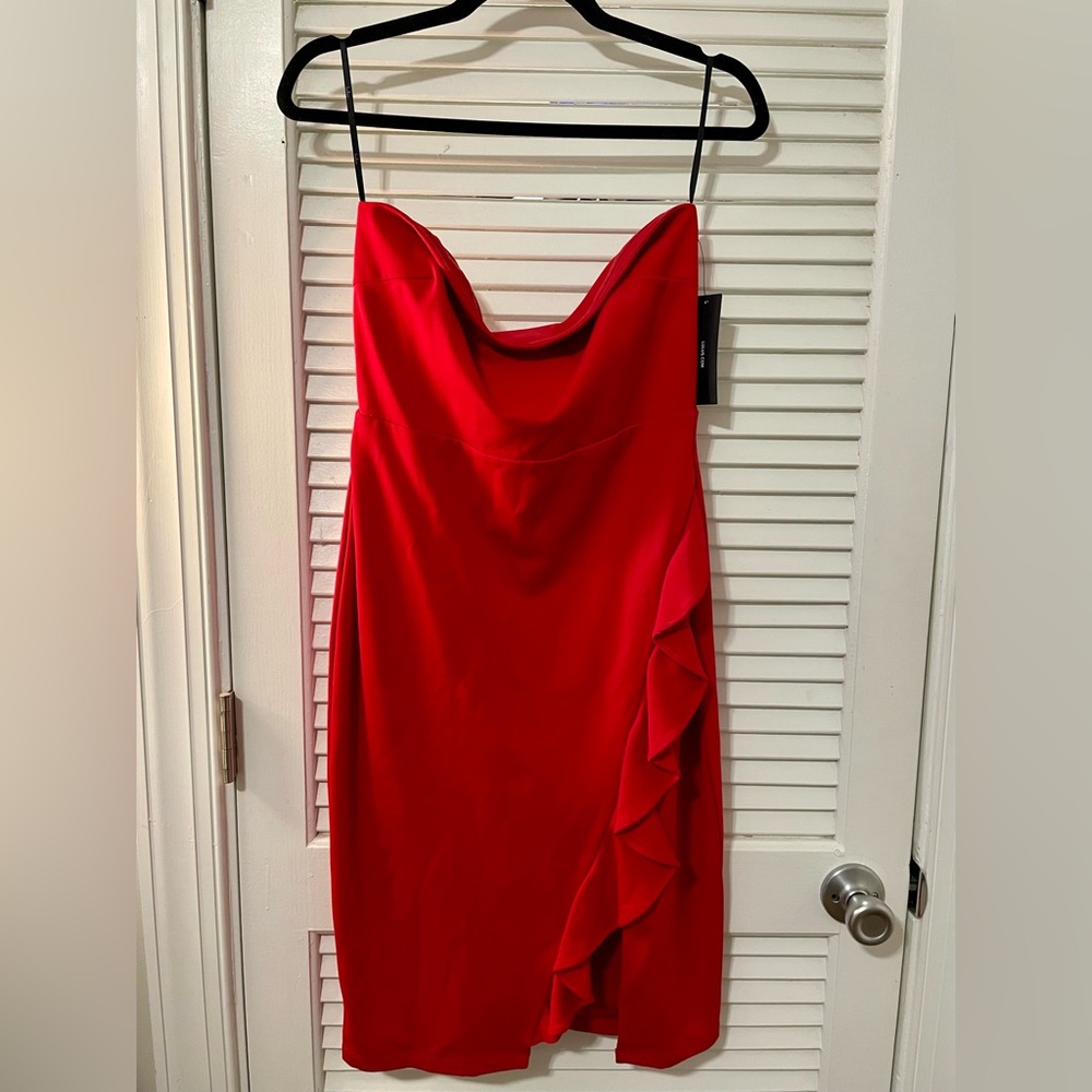 Lulus red strapless mini dress. Never worn. Tags on.